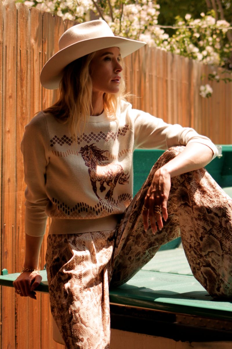 HORSE PATTERN SWEATER