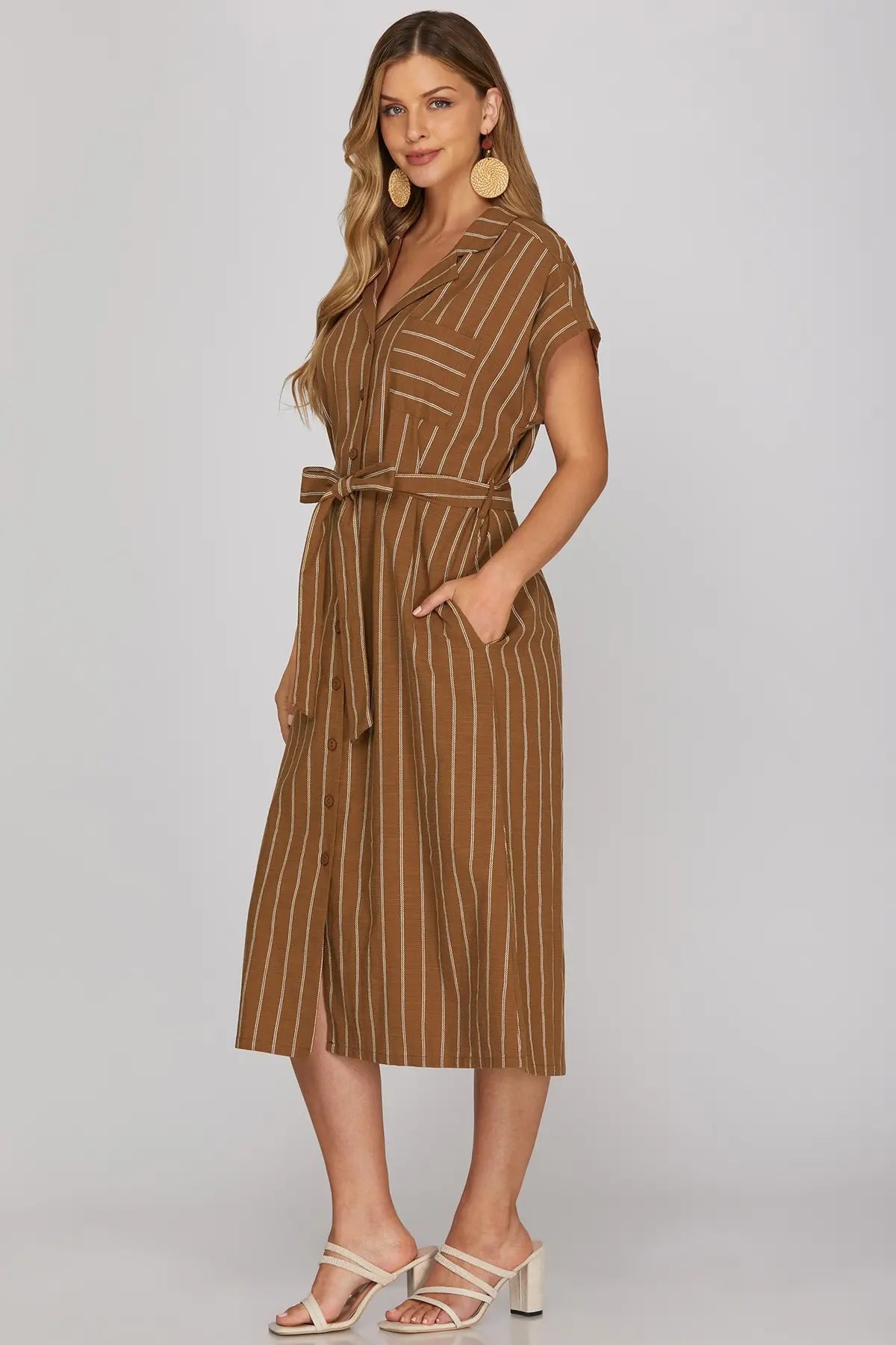 DROP SHORT SLEEVE WOVEN STRIPED BUTTON DOWN MIDI DRESS WITH WAIST TIE AND POCKETS