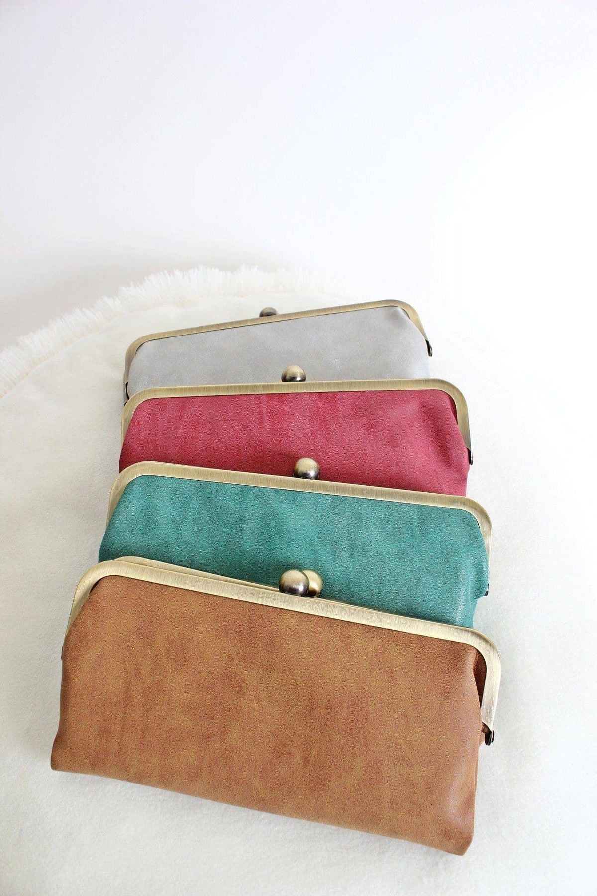 Karen Kiss Lock Clutch Bag