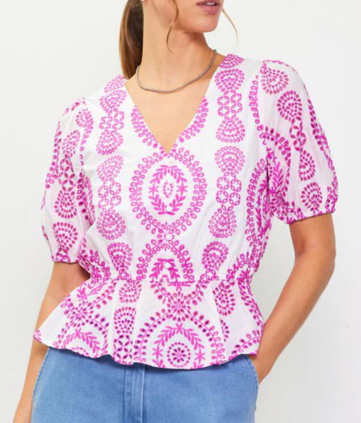 EMROIDERED SHORT SLEEVE TOP