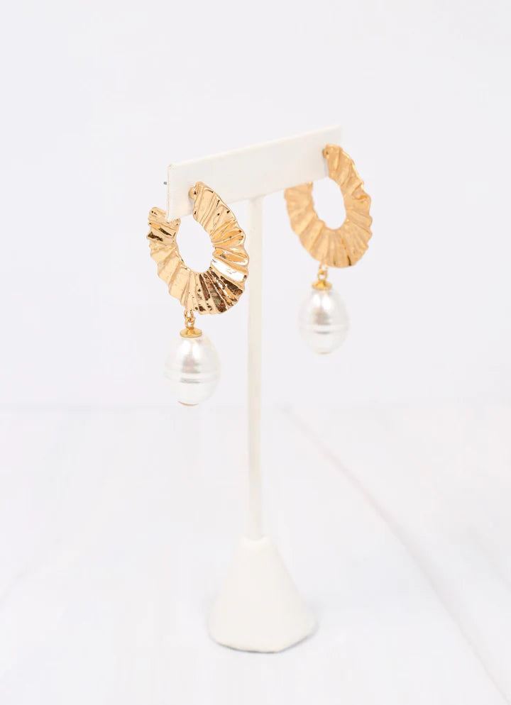 Kennedy Ribbed Hoop Pearl Gold Earring